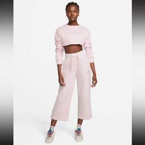 Nike Women's Soft Pink‎ cropped  Pants